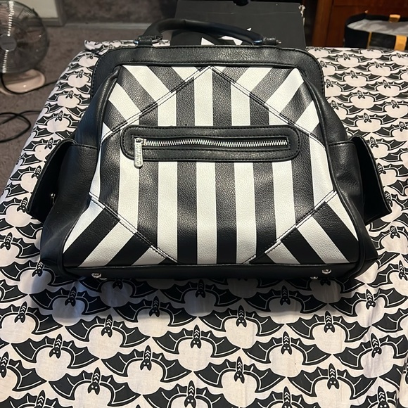 Killstar Never Tryst the Living Tote - Picture 2 of 5